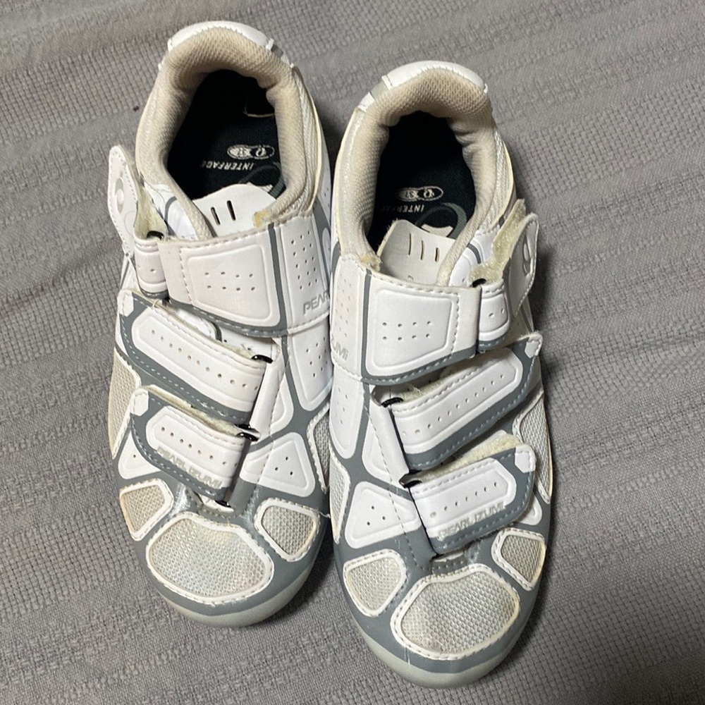 Pearl Izumi spin shoes. Sz 37